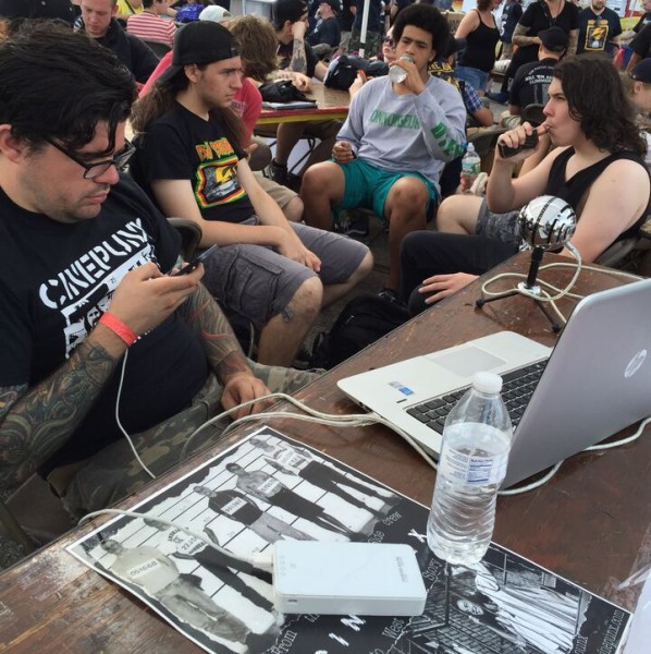 JUSTIN CHILLING WITH HIS NEW VAPING BROS
