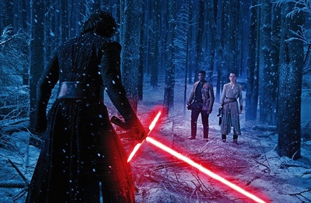 kylo-finn-rey-lightsaber-duel